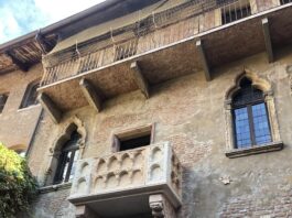 Il balcone della cosiddetta "Casa di Giulietta", a Verona