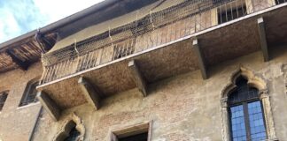 Il balcone della cosiddetta "Casa di Giulietta", a Verona