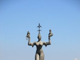 La statua Imperia sul lago di Costanza