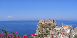 Veduta di Scilla e del Castello Ruffo