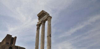 Le colonne del Tempio di Castore e Polluce o Tempio dei Dioscuri