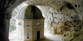 Il Tempio di Valadier a Genga, nelle Marche