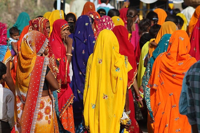 donne indiane in sari